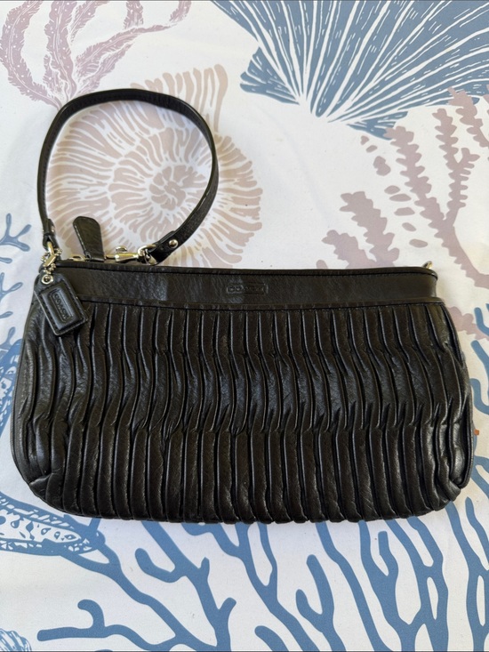 Coach Handbags - Vintage Coach Madison Gathered Leather Wristlet or Clutch